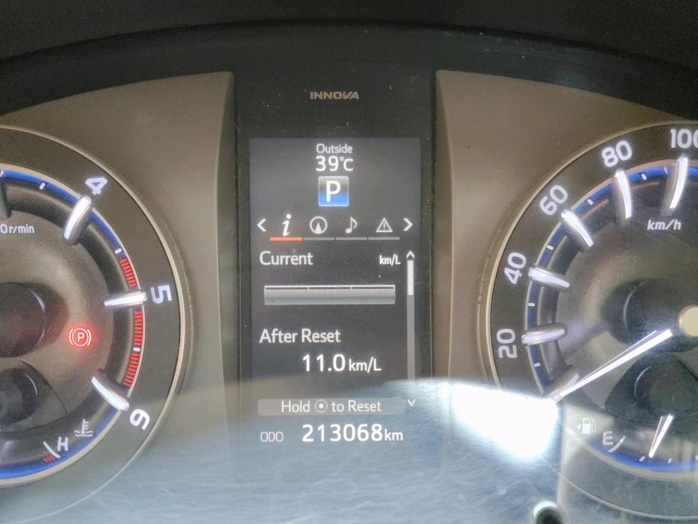 2017 Toyota Innova Crysta 2.8 ZX AT 7 STR, Diesel, Automatic, 2,13,068 km, interior