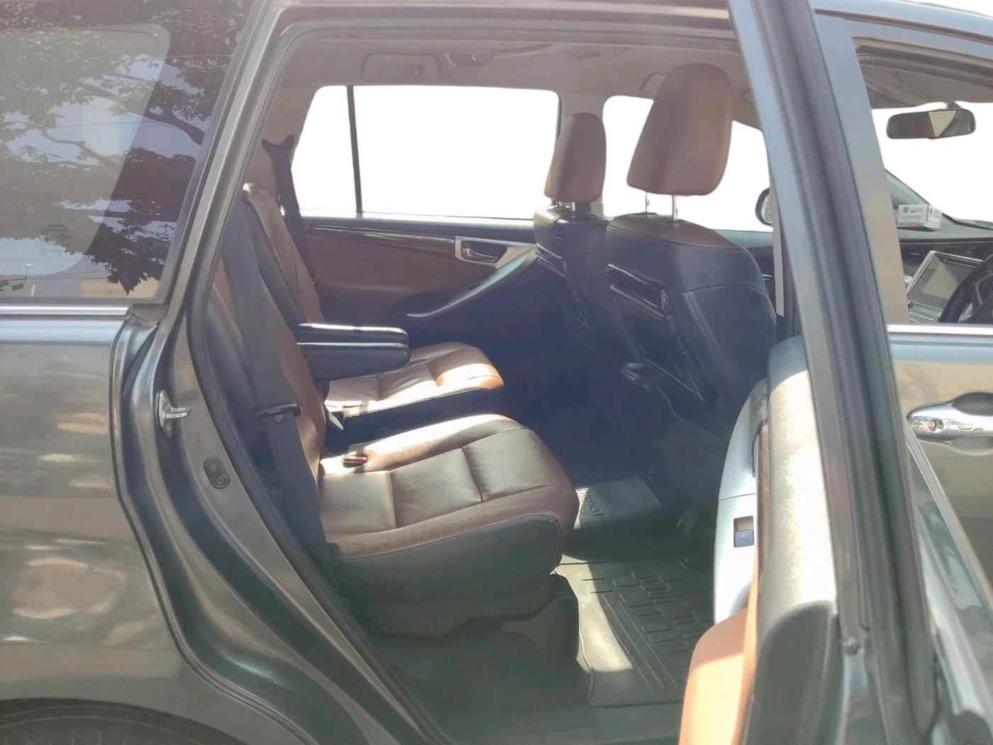 2017 Toyota Innova Crysta 2.8 ZX AT 7 STR, Diesel, Automatic, 2,13,068 km, interior