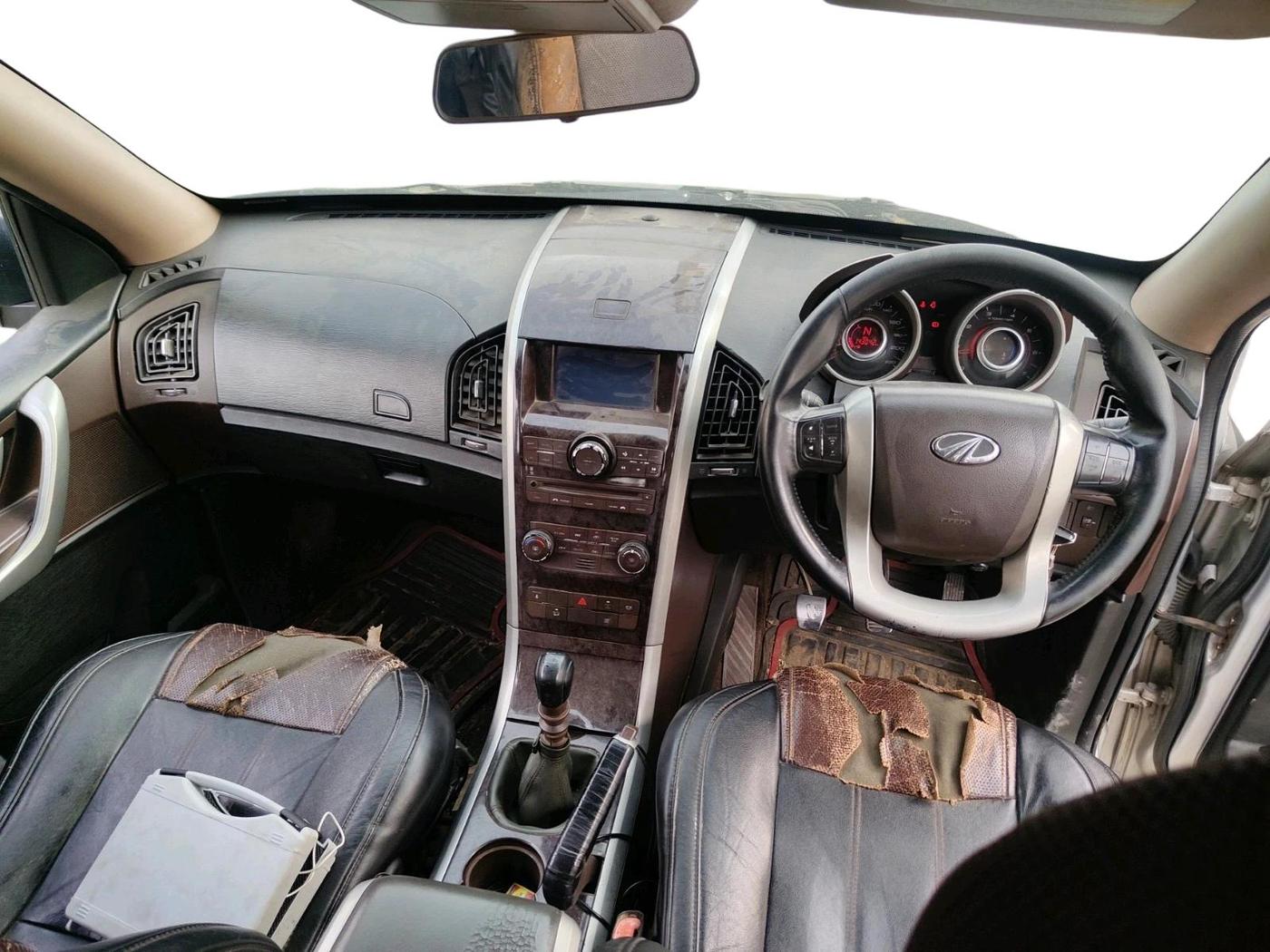 2012 Mahindra XUV500 W8, Diesel, Manual, 1,43,042 km, interior