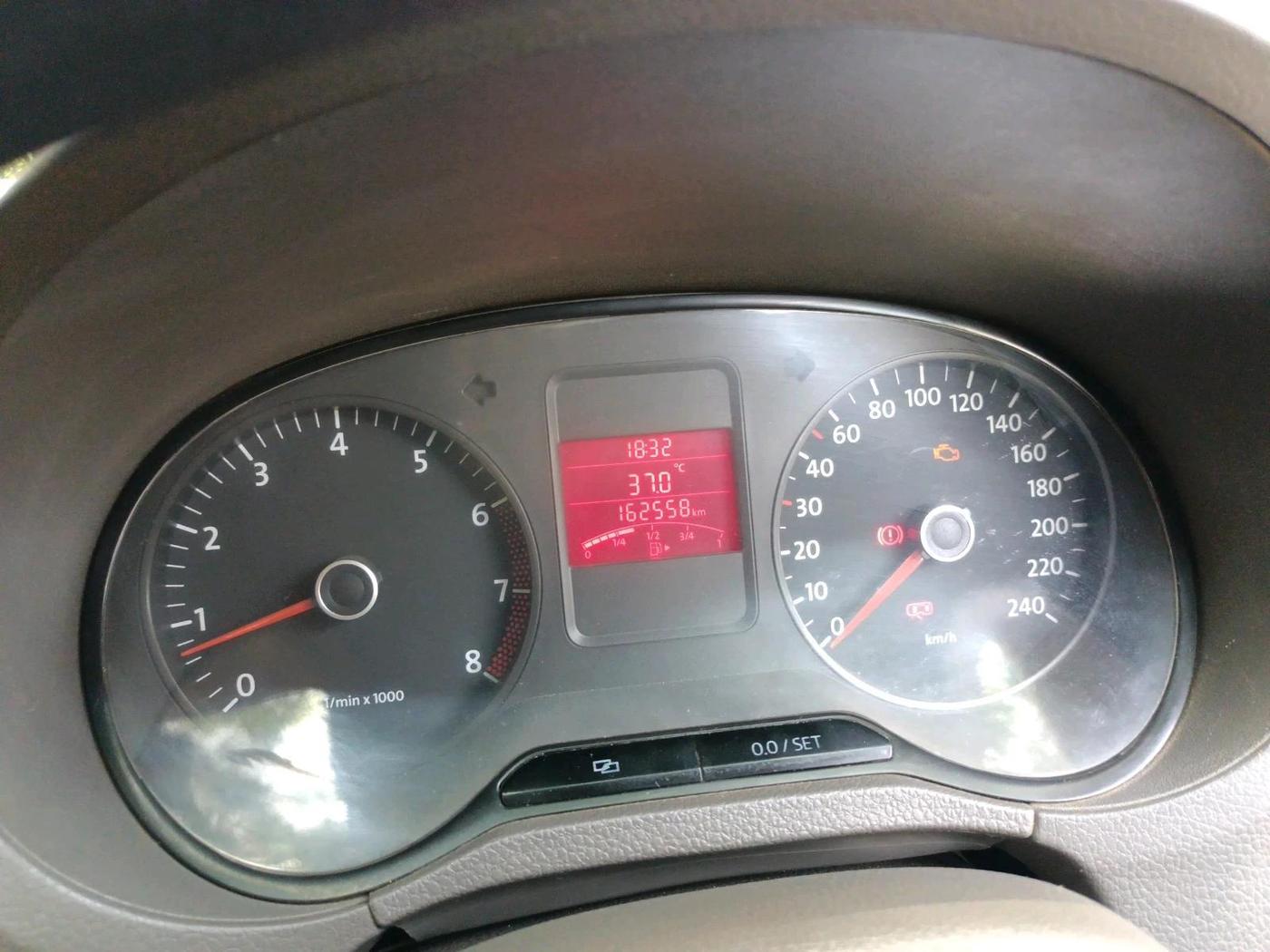 2011 Volkswagen Vento TRENDLINE 1.6, CNG, Manual, 1,62,558 km, interior