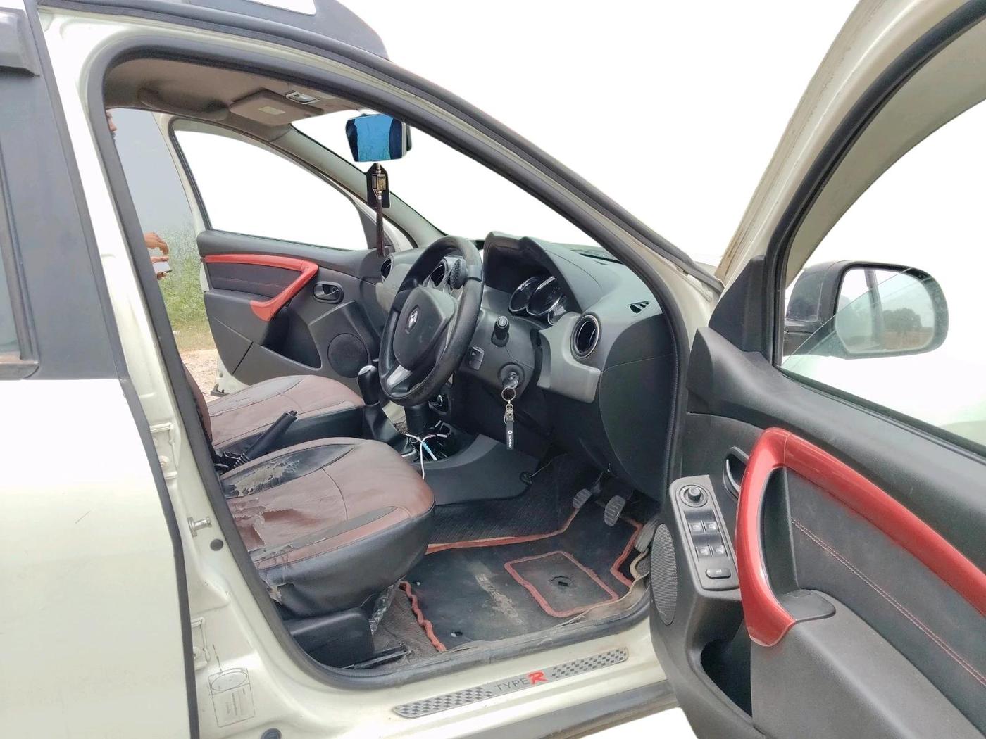 2017 Renault Duster 85 PS RXS MT DIESEL, Diesel, Manual, 1,77,454 km, interior