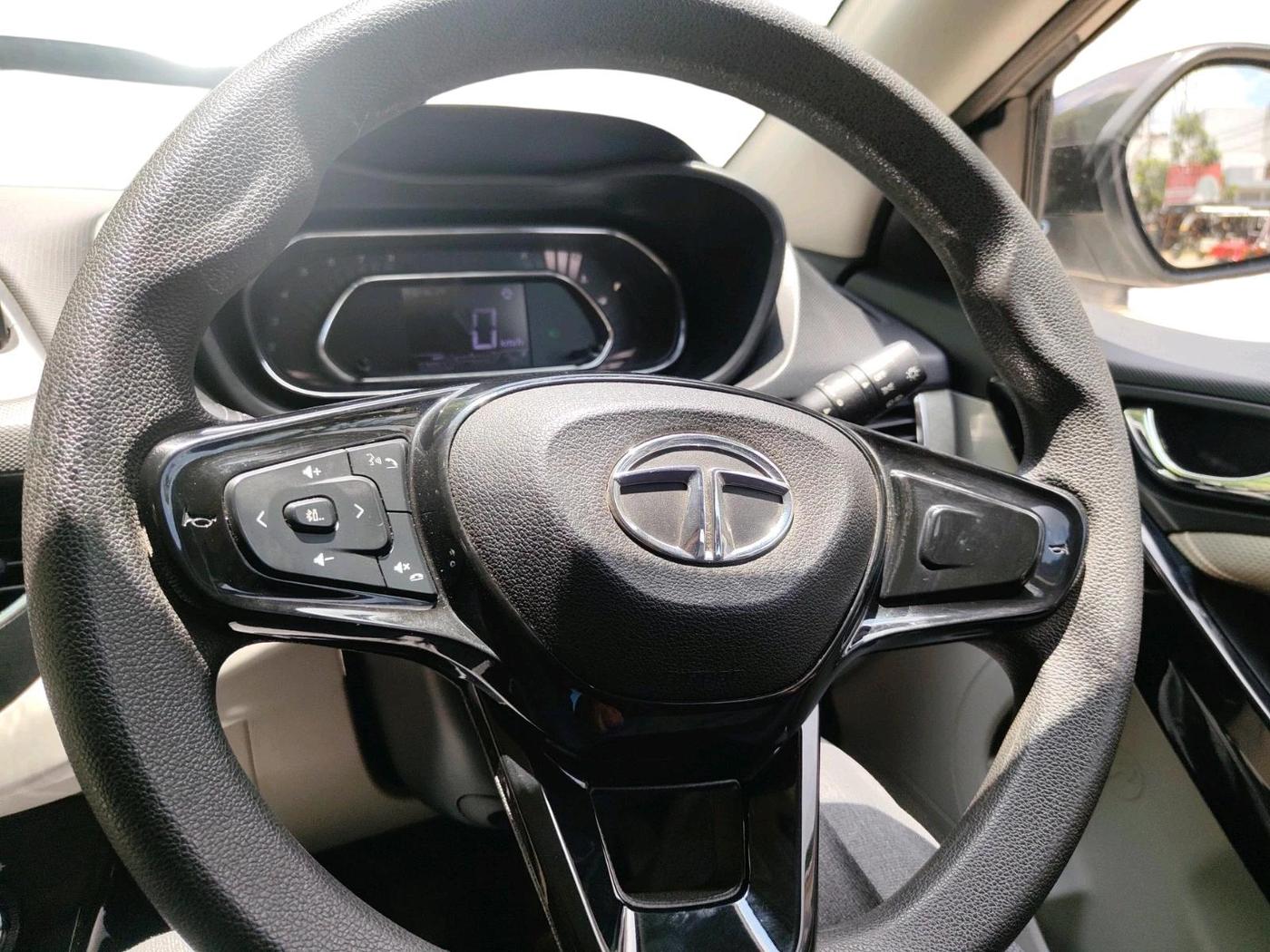 2020 Tata NEXON XZ PLUS PETROL, Petrol, Manual, 33,882 km, interior
