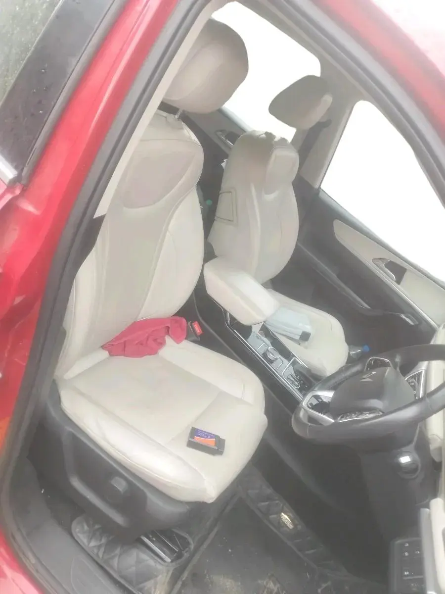 2023 Mahindra XUV700 AX 7 LUXURY D AWD AT 7 STR, Diesel, Automatic, 96,065 km, interior