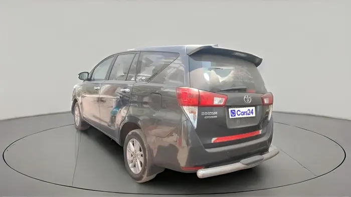 2017 Toyota Innova Crysta 2.4 VX 8 STR, Diesel, Manual, 1,06,374 km, exterior