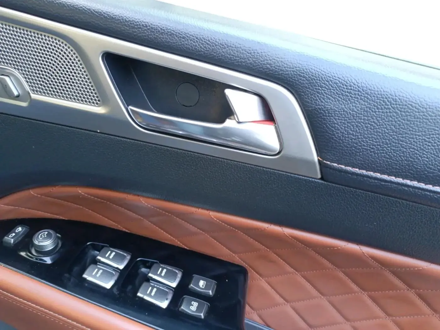 2019 Mahindra ALTURAS G4 4WD AT, Diesel, Automatic, 54,895 km, interior