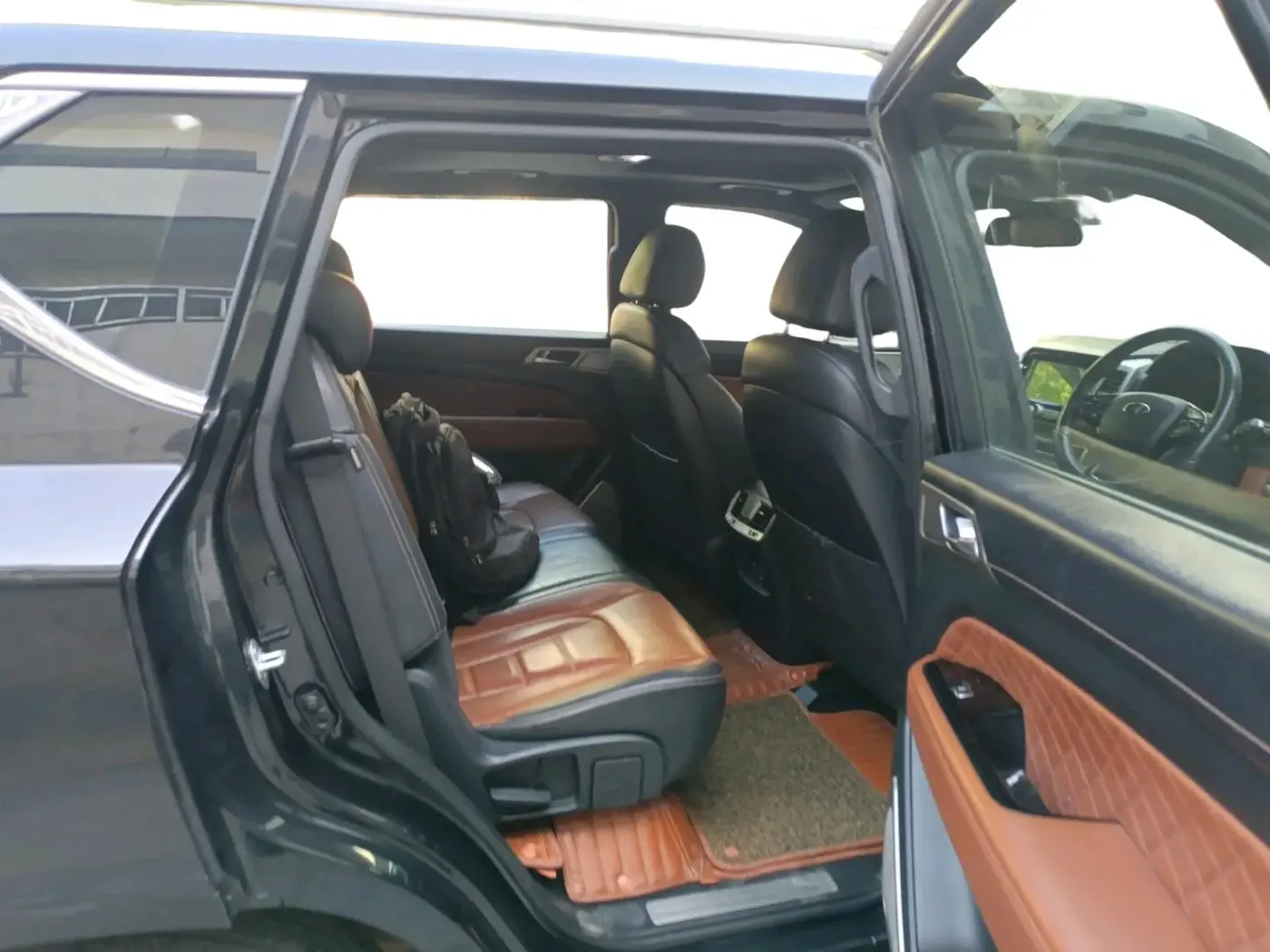 2019 Mahindra ALTURAS G4 4WD AT, Diesel, Automatic, 54,895 km, interior