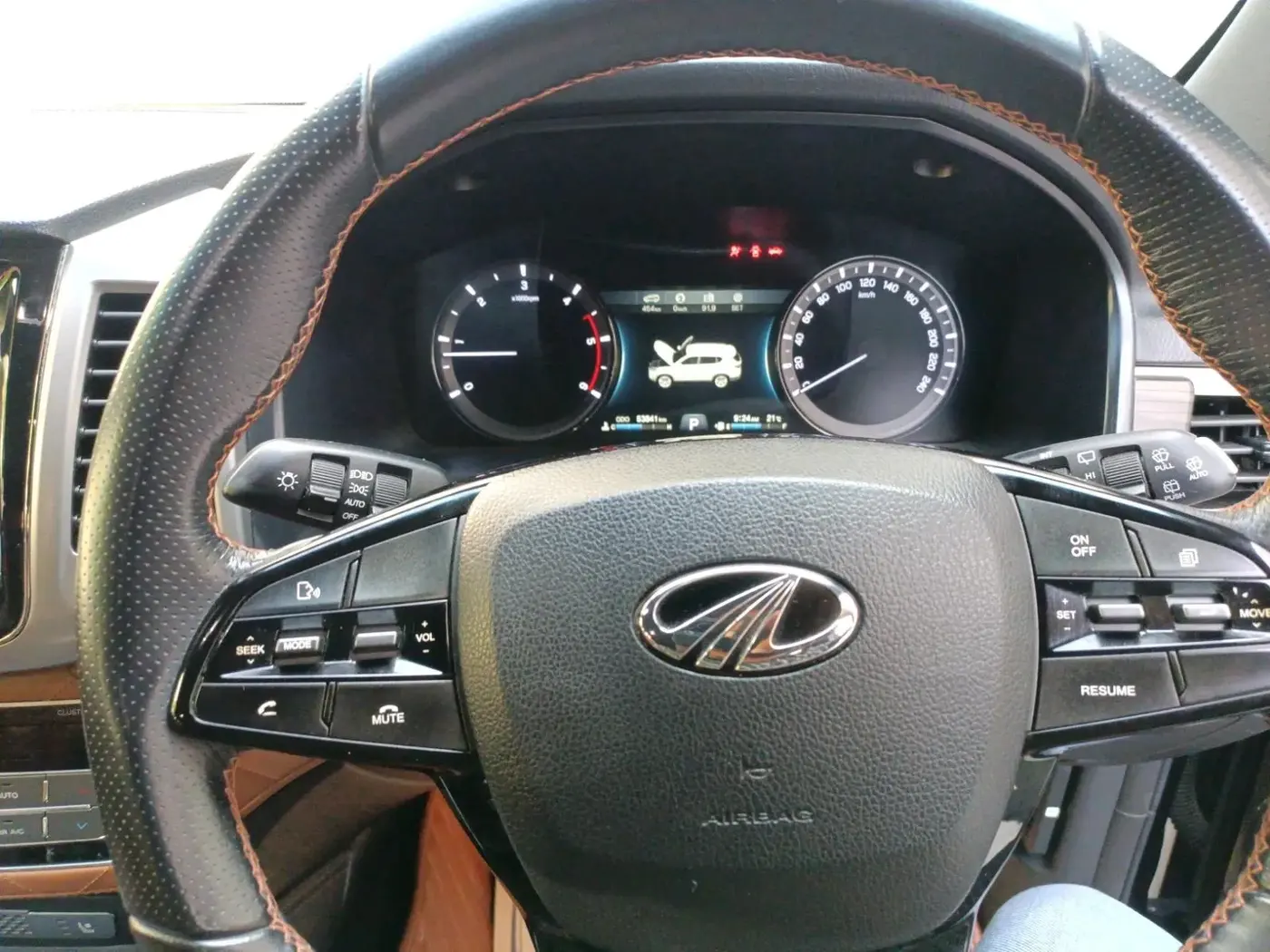 2019 Mahindra ALTURAS G4 4WD AT, Diesel, Automatic, 54,895 km, interior