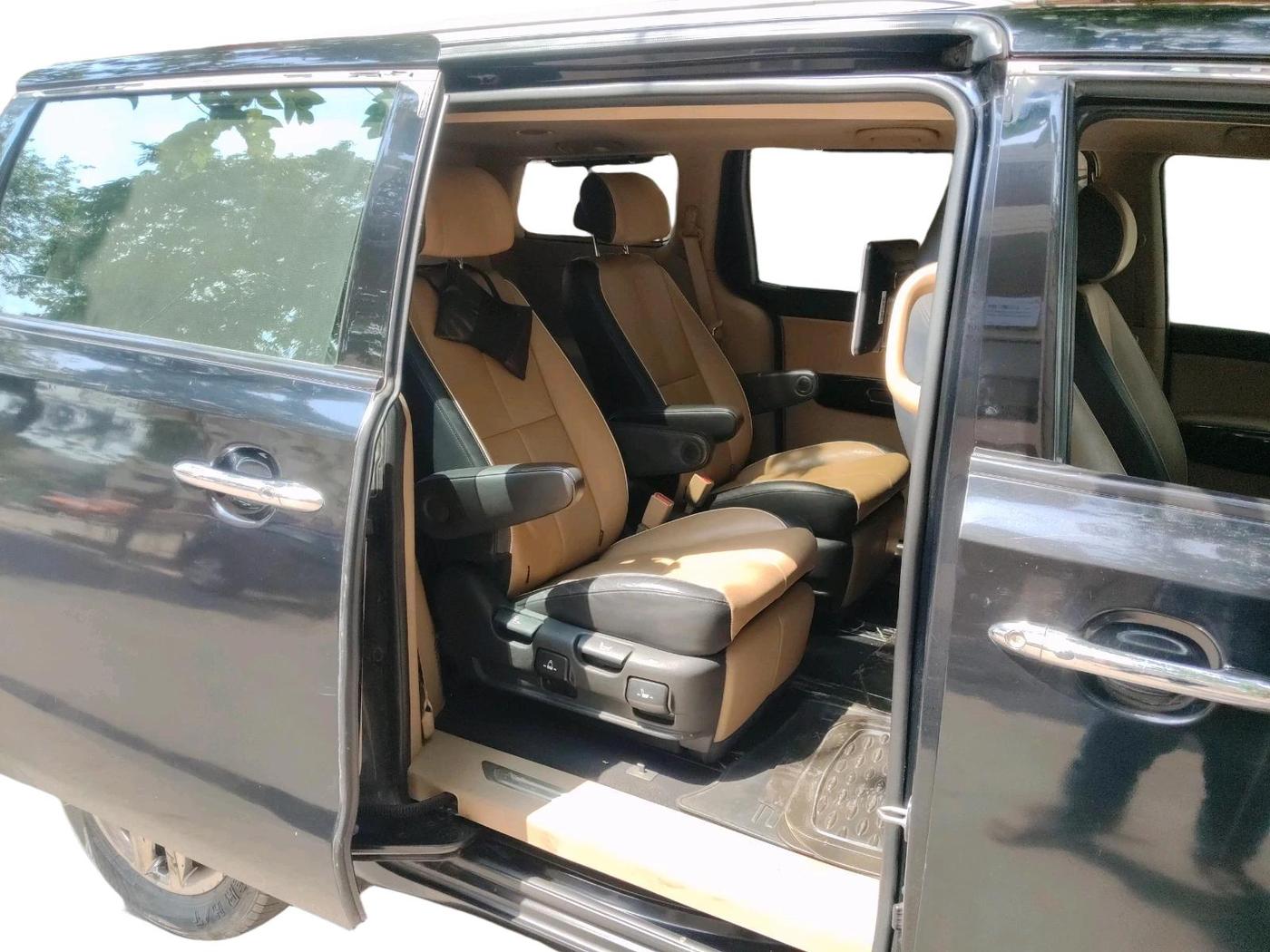 2020 KIA CARNIVAL LIMOUSINE 2.2 7 STR, Diesel, Automatic, 1,61,318 km, interior