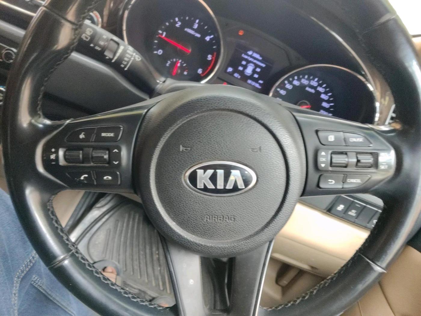 2020 KIA CARNIVAL LIMOUSINE 2.2 7 STR, Diesel, Automatic, 1,61,318 km, interior