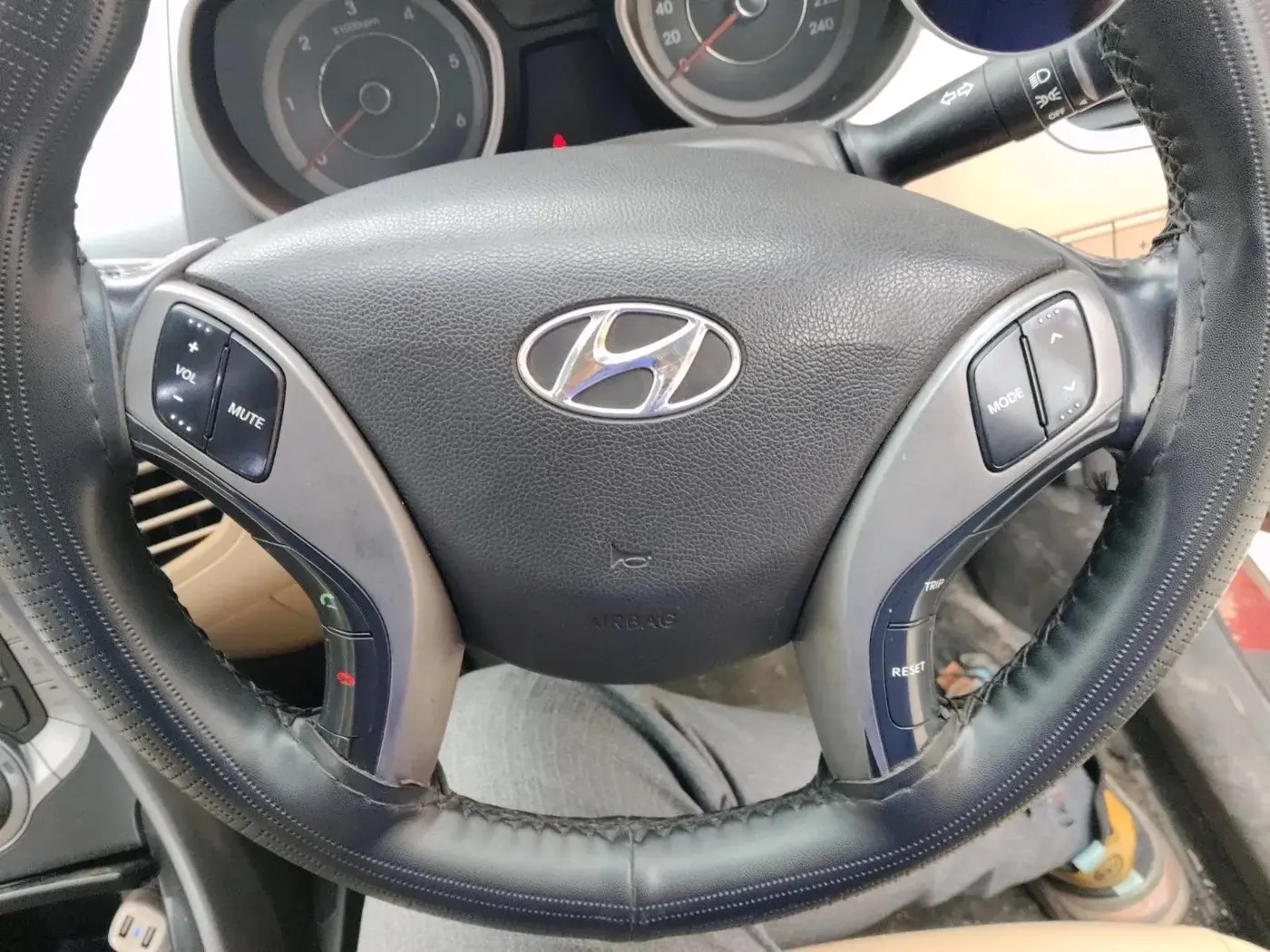 2013 Hyundai New Elantra 1.6 CRDI, Diesel, Manual, 81,000 km, interior