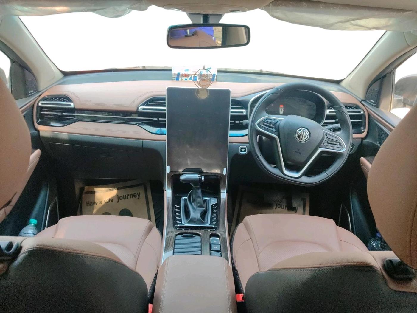 2024 MG HECTOR PLUS SHARP PRO 1.5 PETROL TURBO CVT 7 STR, Petrol, Automatic, 15,546 km, interior