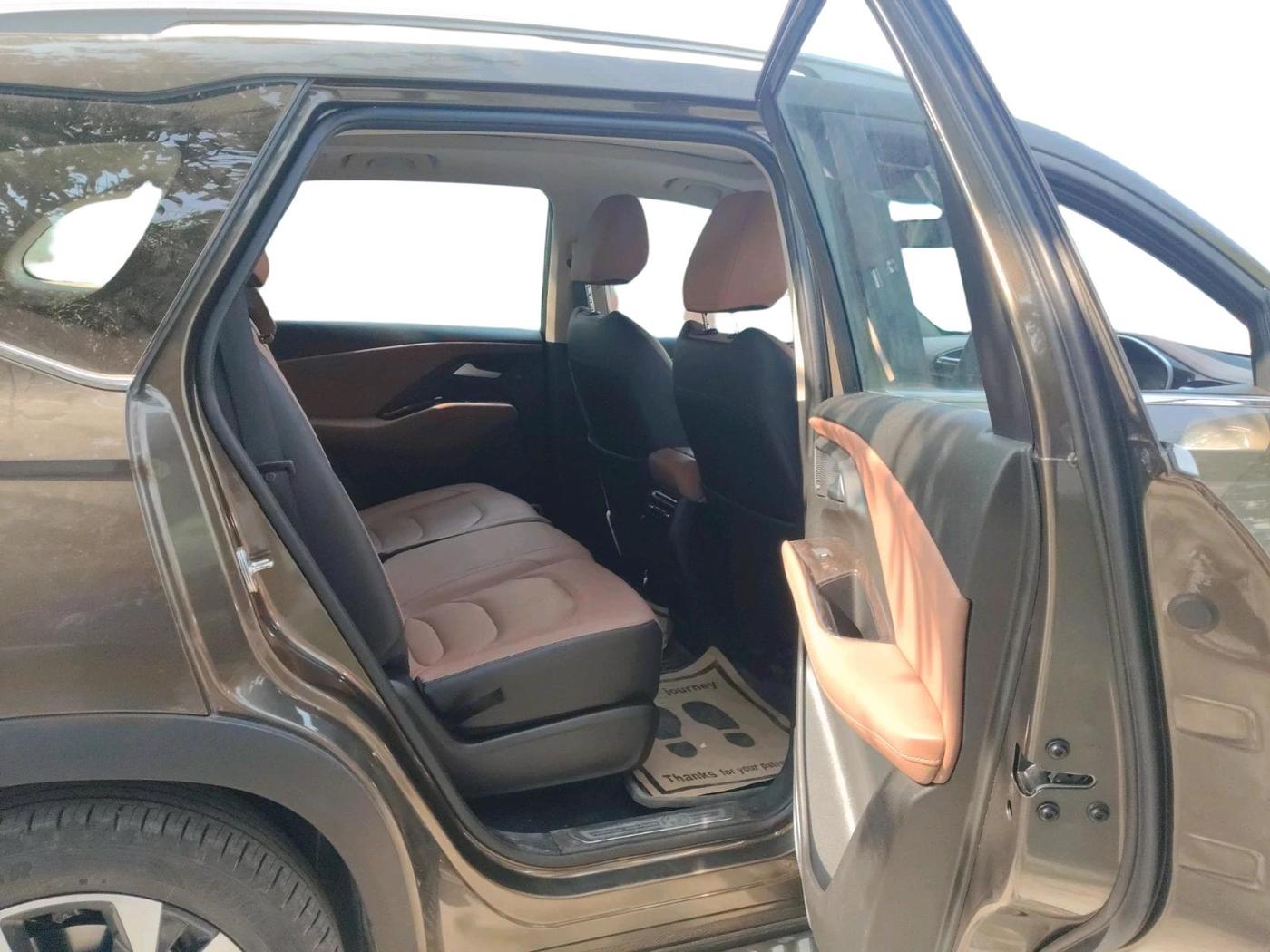 2024 MG HECTOR PLUS SHARP PRO 1.5 PETROL TURBO CVT 7 STR, Petrol, Automatic, 15,546 km, interior