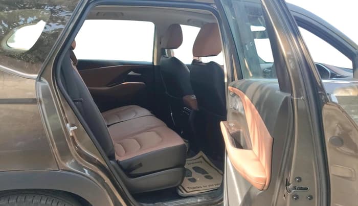 2024 MG HECTOR PLUS SHARP PRO 1.5 PETROL TURBO CVT 7 STR, Petrol, Automatic, 15,546 km, interior