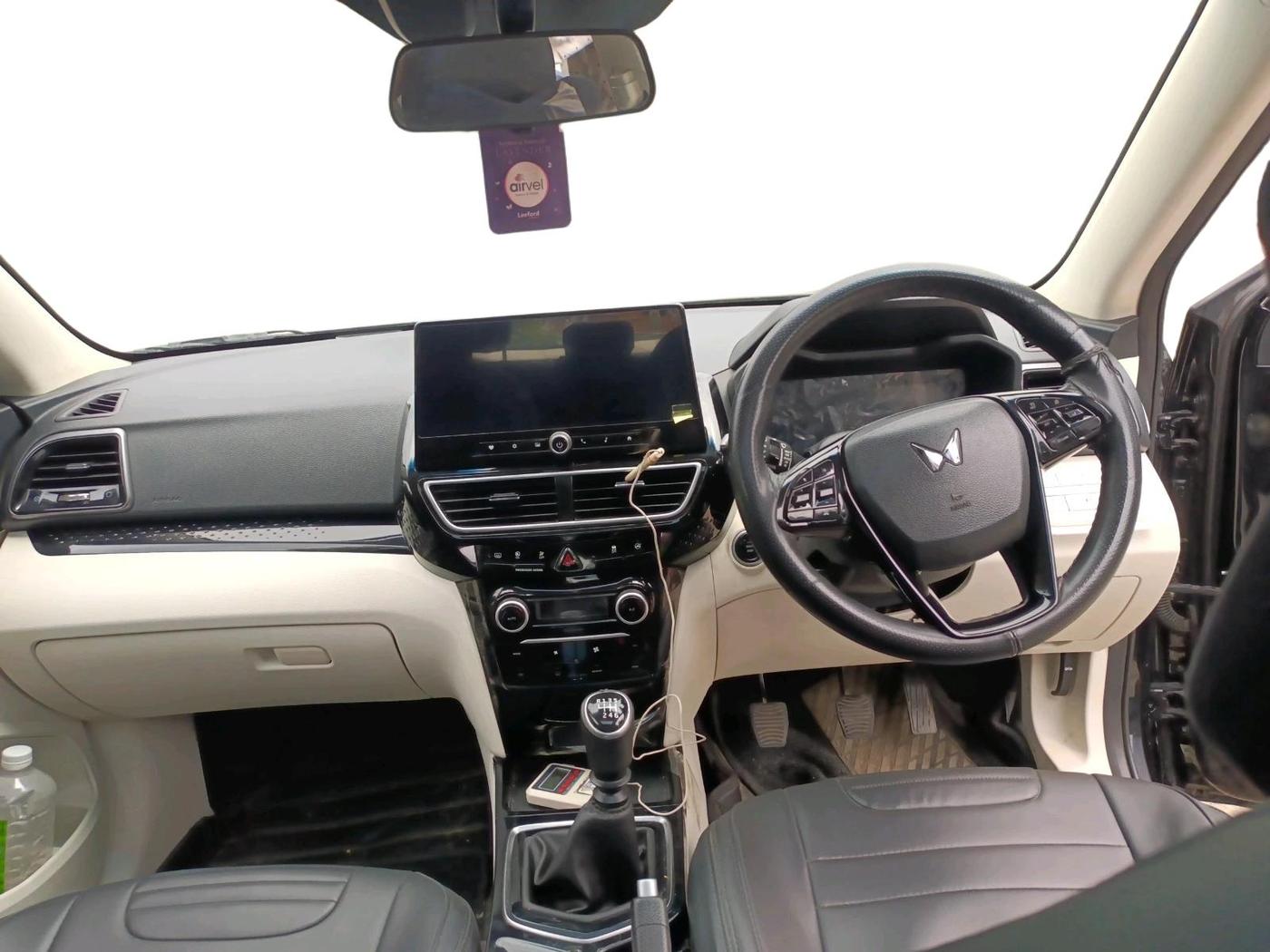 2024 Mahindra XUV 3XO AX5 1.5 Turbo Diesel, Diesel, Manual, 63,994 km, interior
