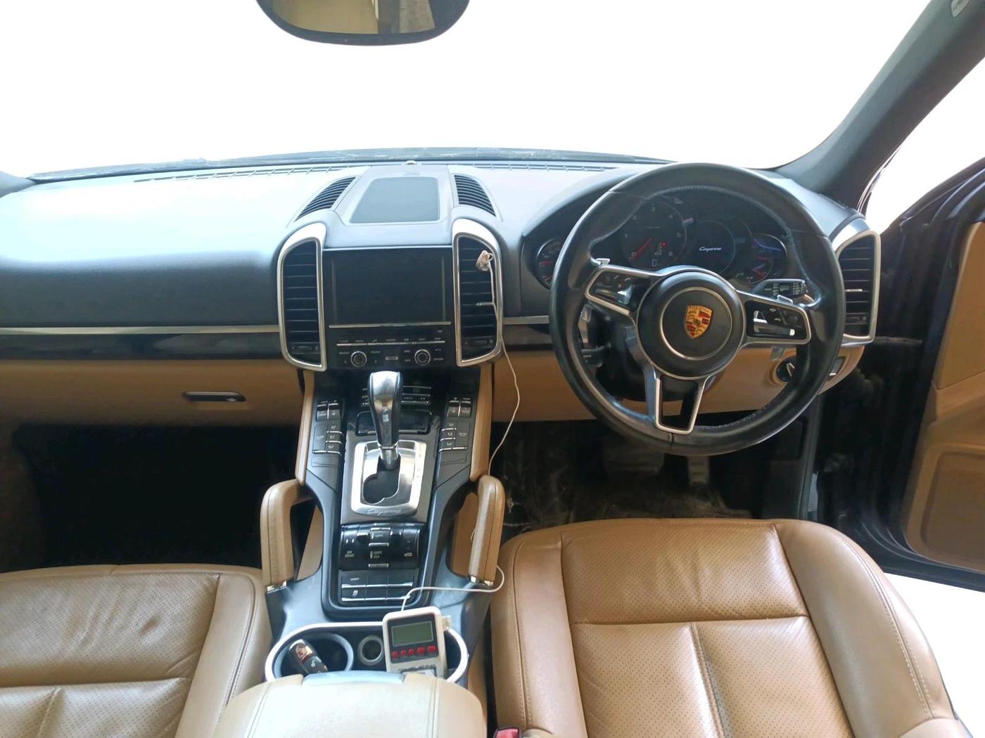 2015 Porsche Cayenne DIESEL, Diesel, Automatic, 99,456 km, interior