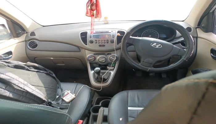 2016 Hyundai i10 SPORTZ 1.1, Petrol, Manual, 60,582 km, interior