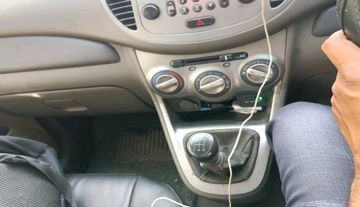 2016 Hyundai i10 SPORTZ 1.1, Petrol, Manual, 60,582 km, interior