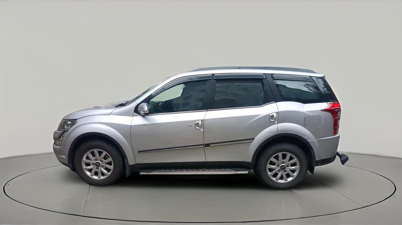2017 Mahindra XUV500 W10 AT, Diesel, Automatic, 98,417 km, exterior