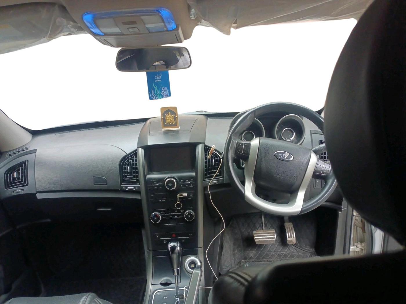 2017 Mahindra XUV500 W10 AT, Diesel, Automatic, 98,417 km, interior