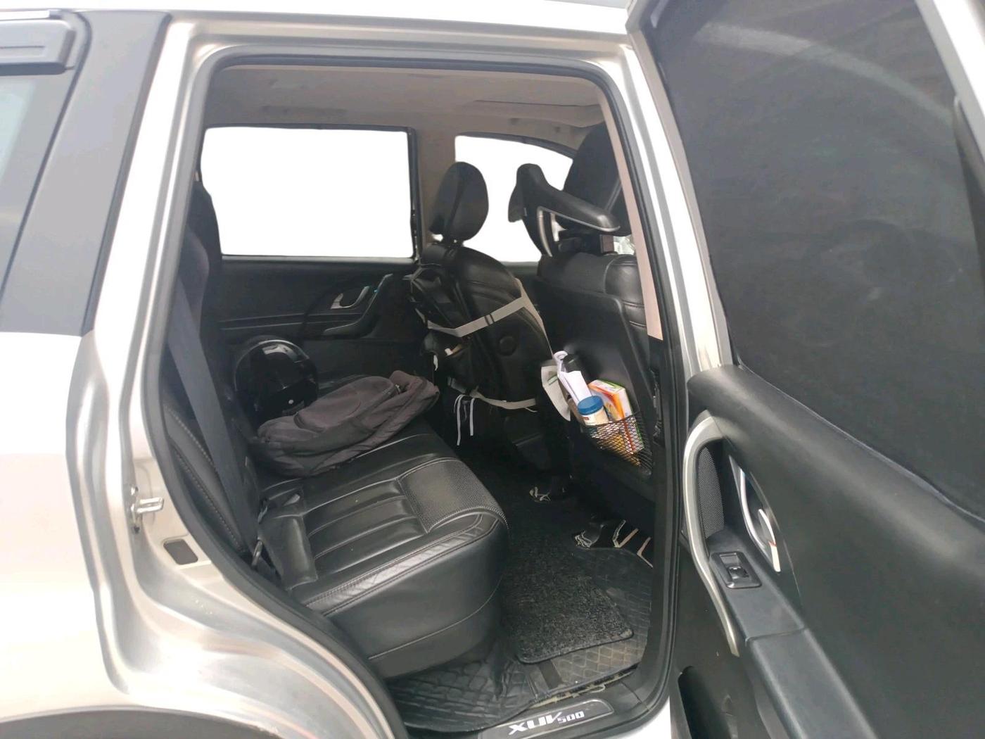 2017 Mahindra XUV500 W10 AT, Diesel, Automatic, 98,417 km, interior