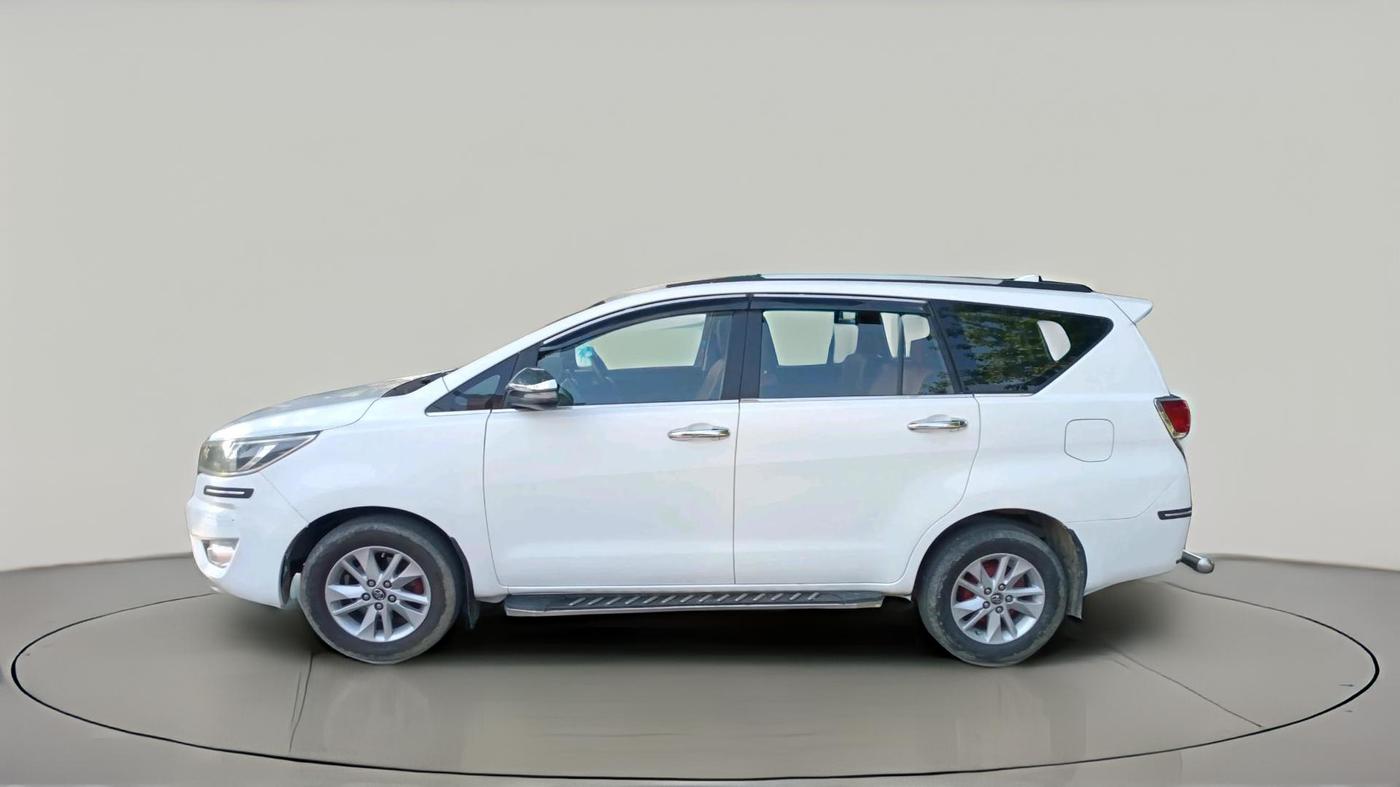 2017 Toyota Innova Crysta 2.4 G 8 STR, Diesel, Manual, 2,38,060 km, exterior