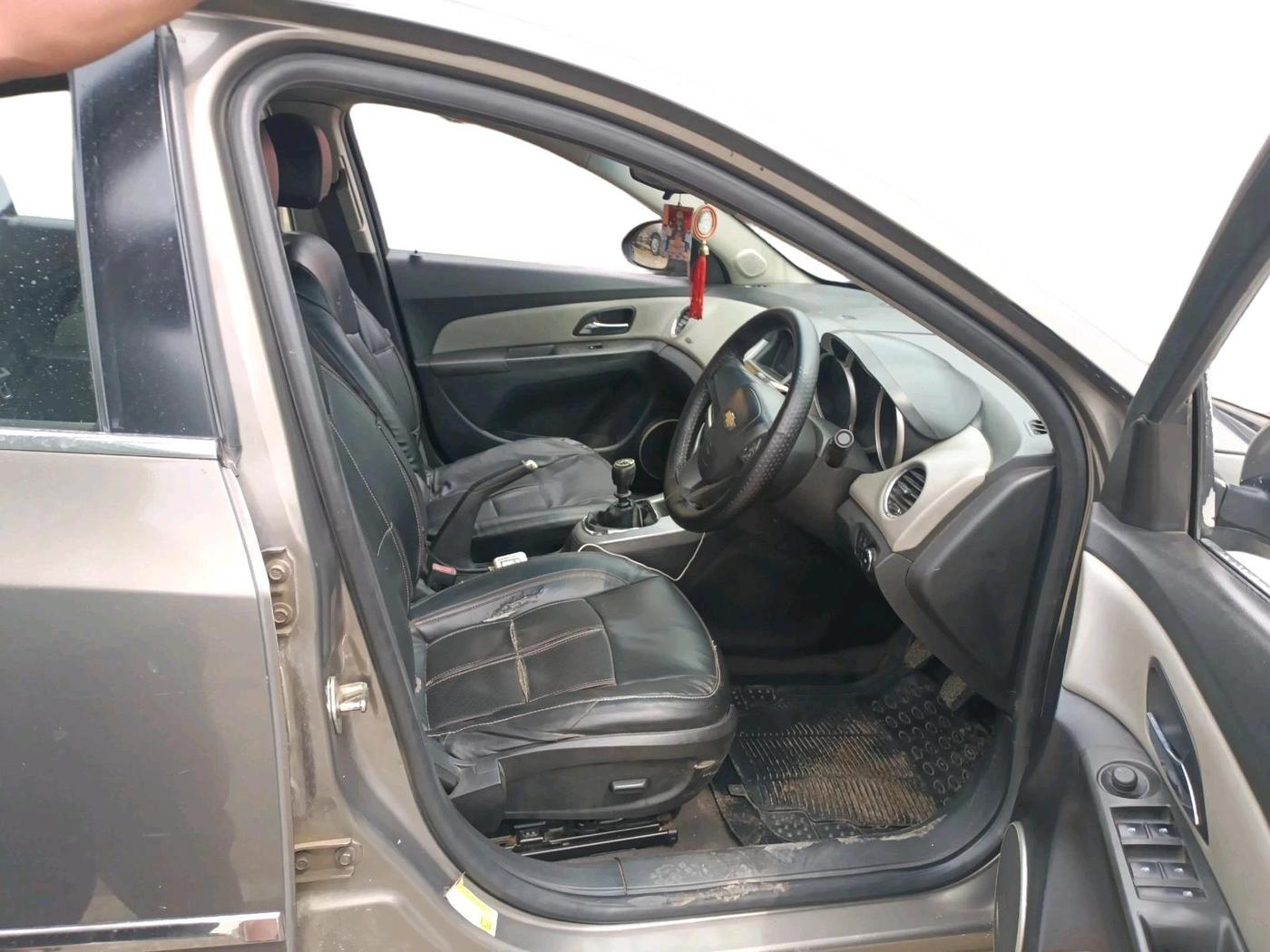 2011 Chevrolet Cruze LT, Diesel, Manual, 1,10,393 km, interior