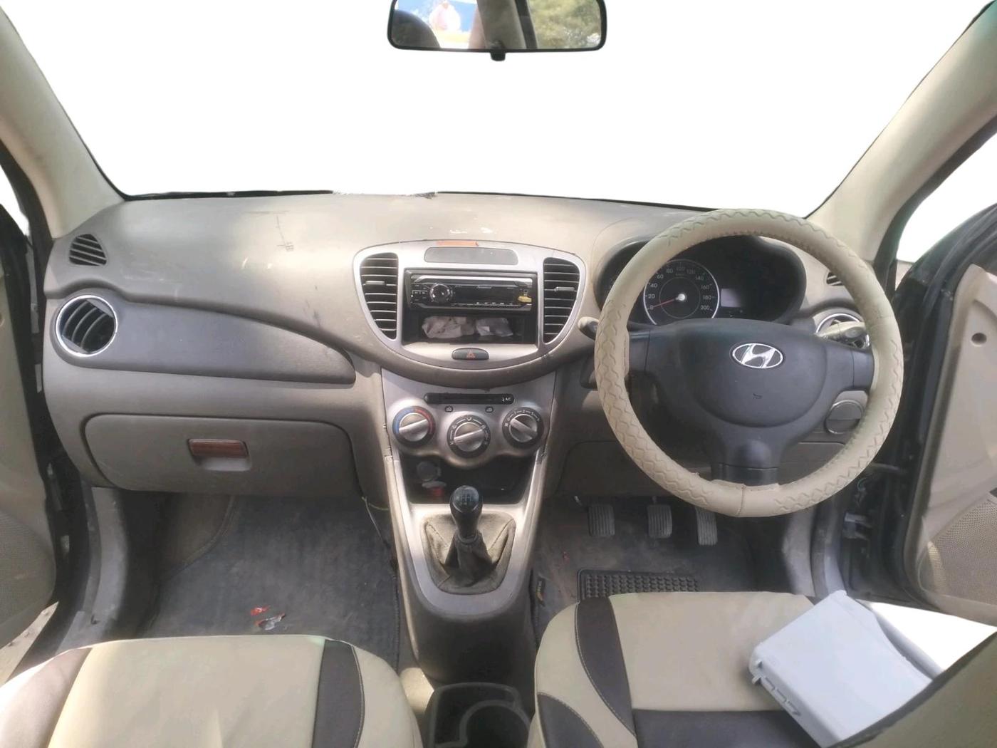 2013 Hyundai i10 MAGNA 1.1, Petrol, Manual, 1,03,036 km, interior