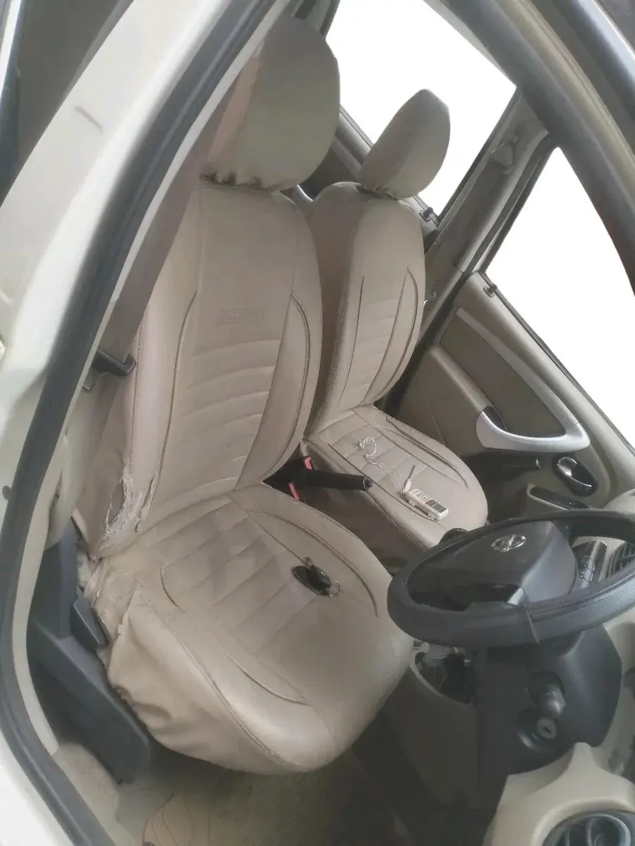 2015 Nissan Terrano XL O (D), Diesel, Manual, 1,17,589 km, interior