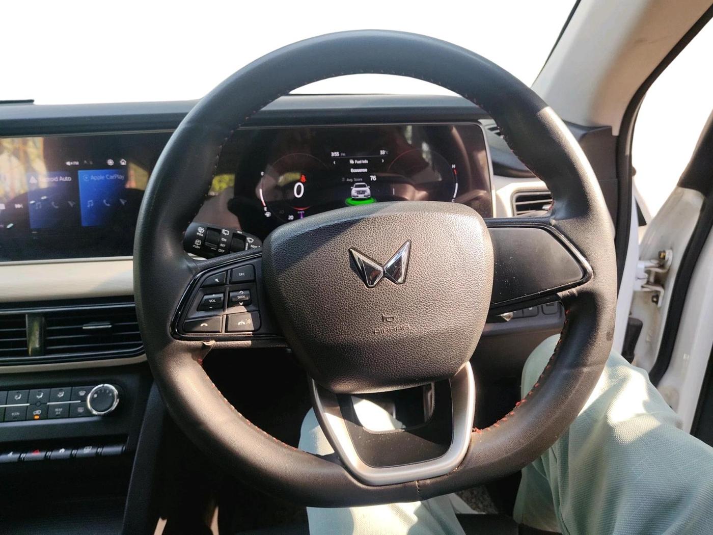 2022 Mahindra XUV700 AX 5 P MT 7 STR, Petrol, Manual, 18,900 km, interior