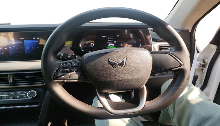 2022 Mahindra XUV700 AX 5 P MT 7 STR, Petrol, Manual, 18,893 km, interior