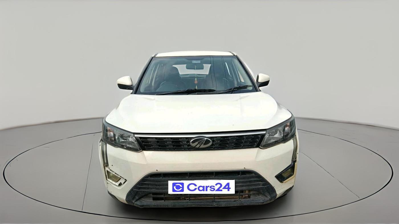 2021 Mahindra XUV300 W4 1.5 DIESEL, Diesel, Manual, 1,45,277 km, exterior