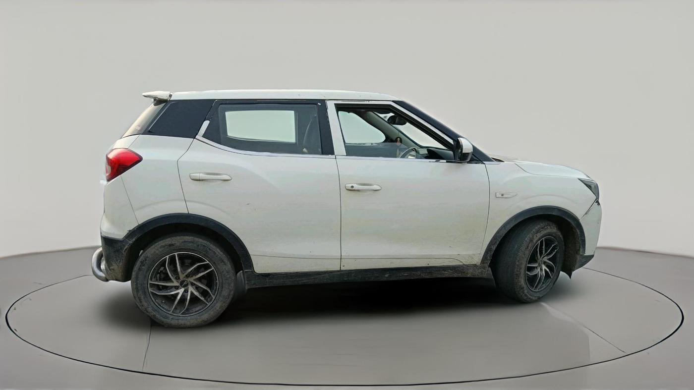 2021 Mahindra XUV300 W4 1.5 DIESEL, Diesel, Manual, 1,45,277 km, exterior