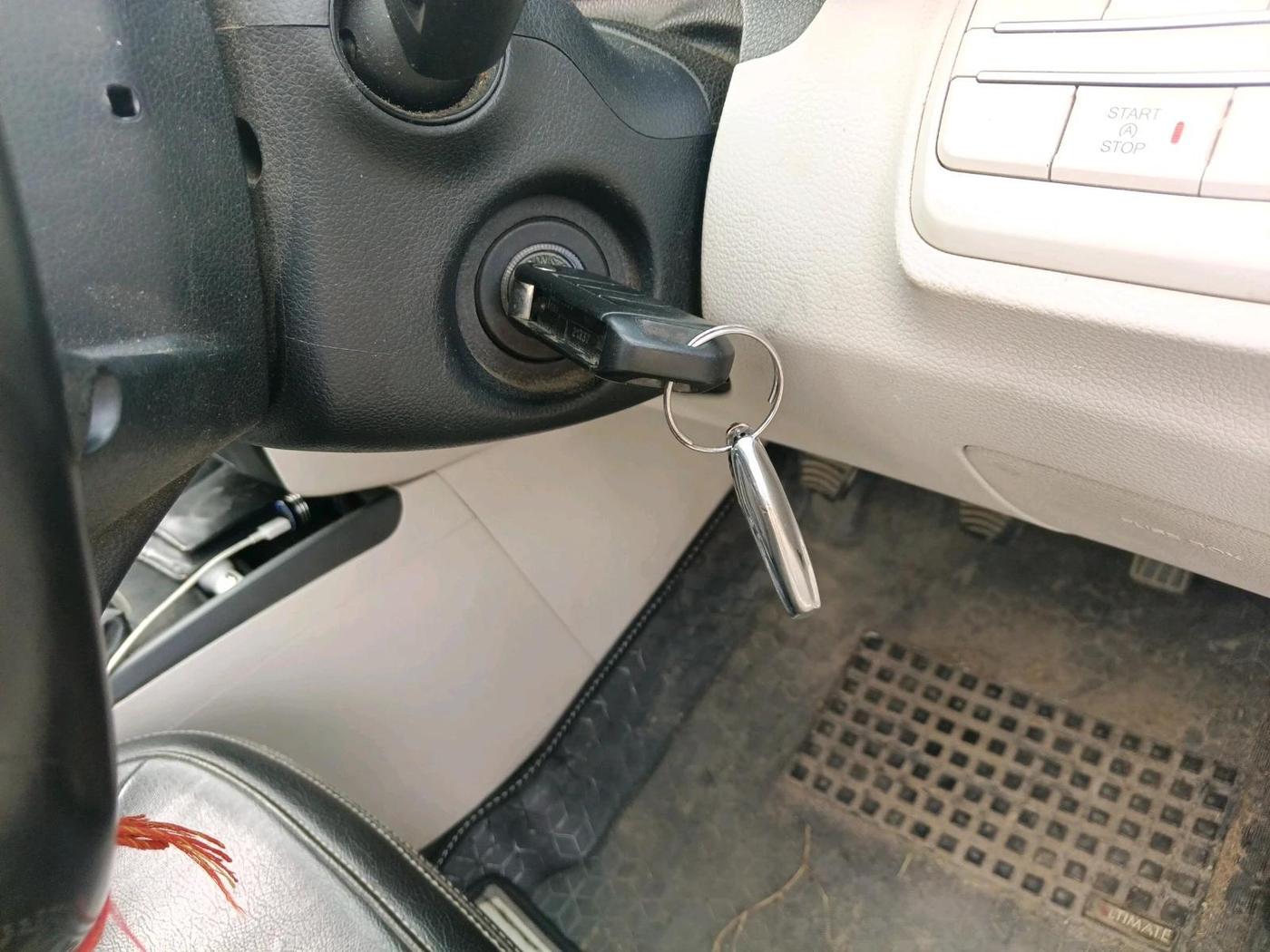 2021 Mahindra XUV300 W4 1.5 DIESEL, Diesel, Manual, 1,45,277 km, interior