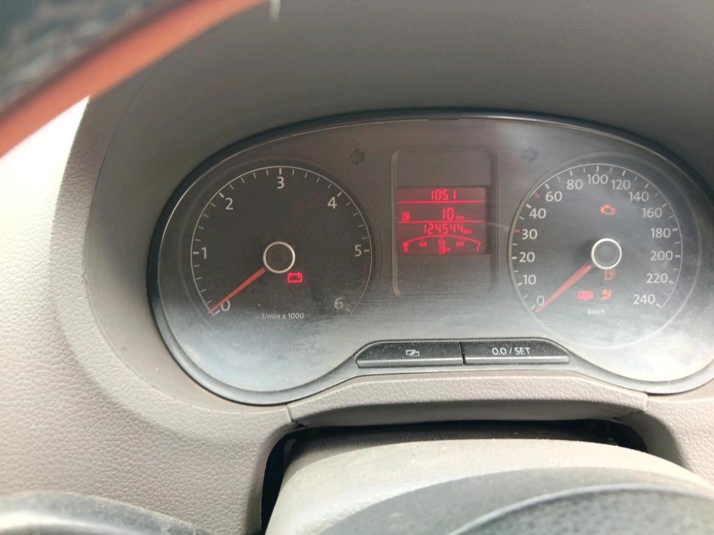 2013 Volkswagen Vento HIGHLINE DIESEL 1.6, Diesel, Manual, 1,24,544 km, interior