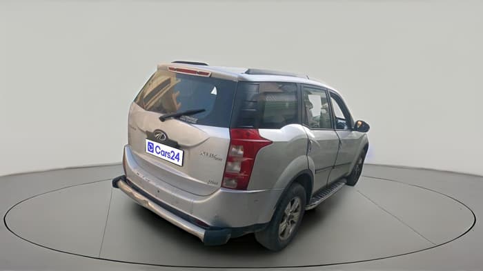 2015 Mahindra XUV500 W8, Diesel, Manual, 2,40,750 km, exterior