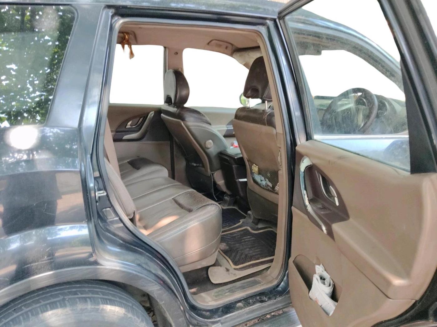 2012 Mahindra XUV500 W8, Diesel, Manual, 1,15,893 km, interior