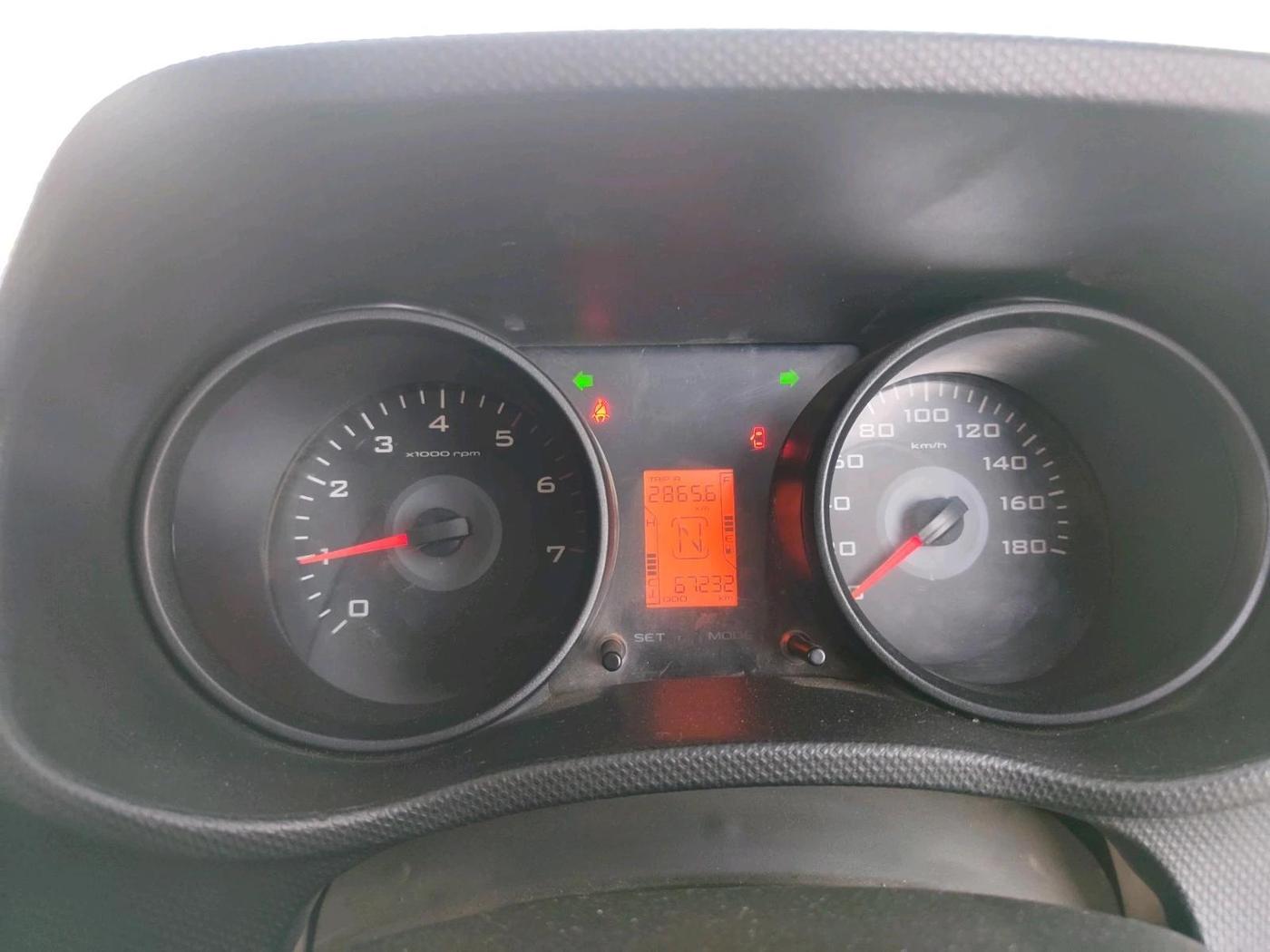 2017 Mahindra TUV300 T6, Diesel, Manual, 67,232 km, interior