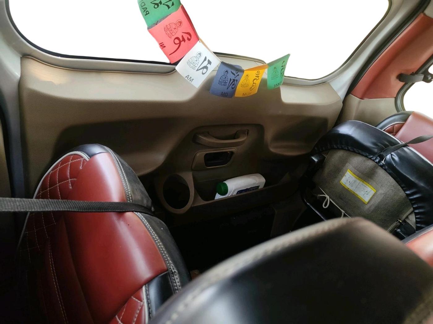 2017 Mahindra TUV300 T6, Diesel, Manual, 67,232 km, interior