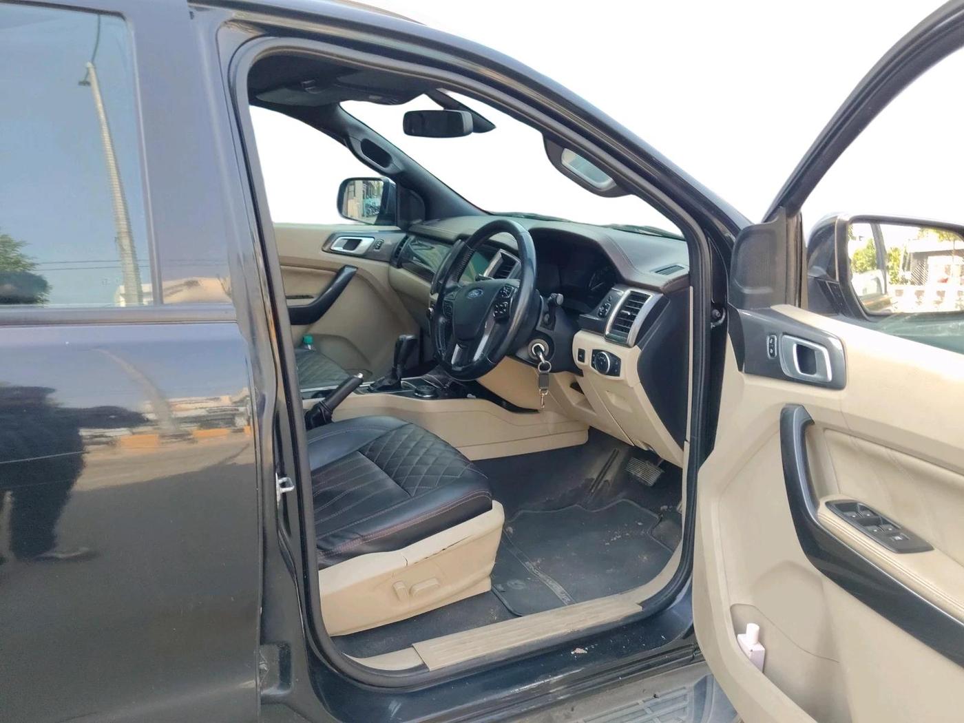 2017 Ford Endeavour TITANIUM 3.2 4X4 AT, Diesel, Automatic, 96,947 km, interior