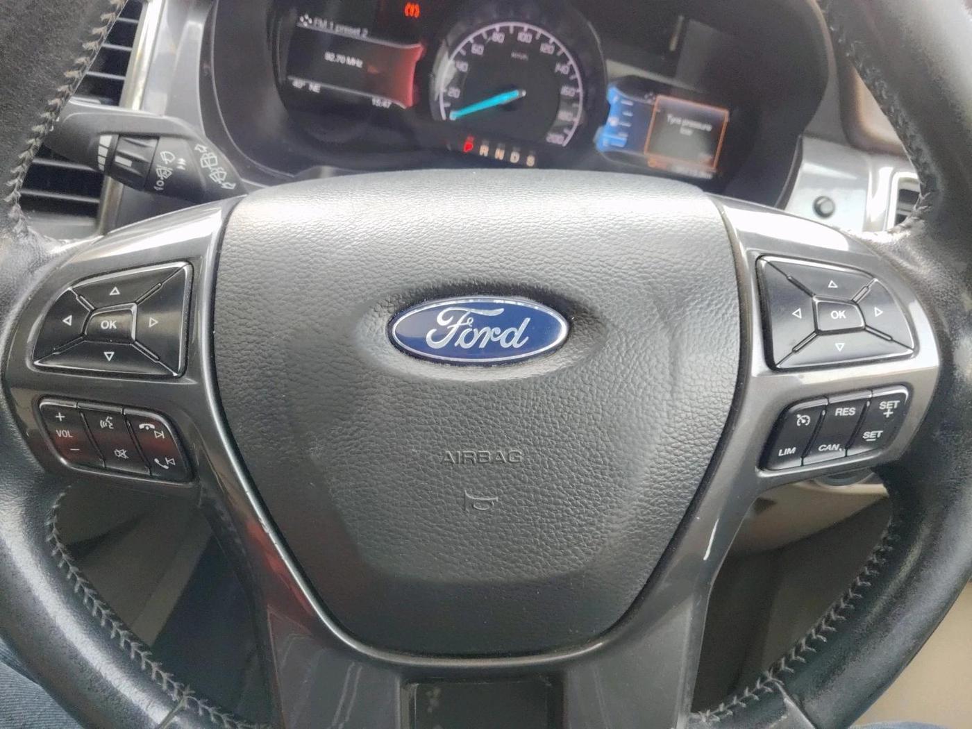 2017 Ford Endeavour TITANIUM 3.2 4X4 AT, Diesel, Automatic, 96,947 km, interior