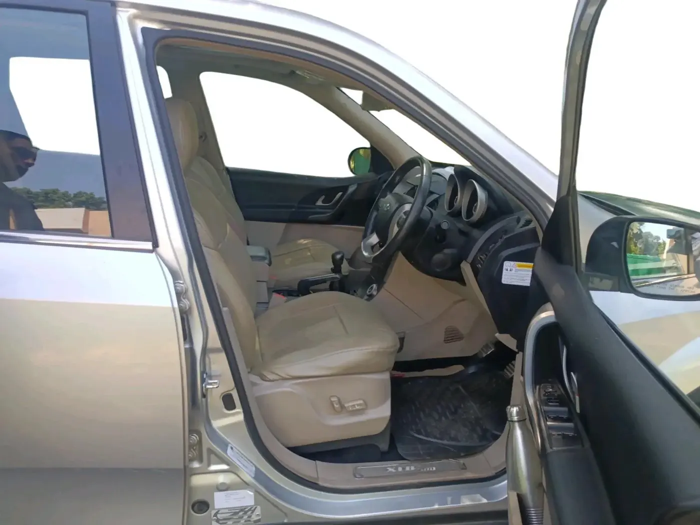 2016 Mahindra XUV500 W10, Diesel, Manual, 1,10,658 km, interior