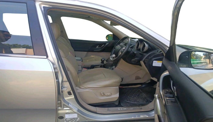 2016 Mahindra XUV500 W10, Diesel, Manual, 1,10,658 km, interior