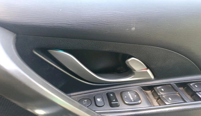 2016 Mahindra XUV500 W10, Diesel, Manual, 1,10,658 km, interior