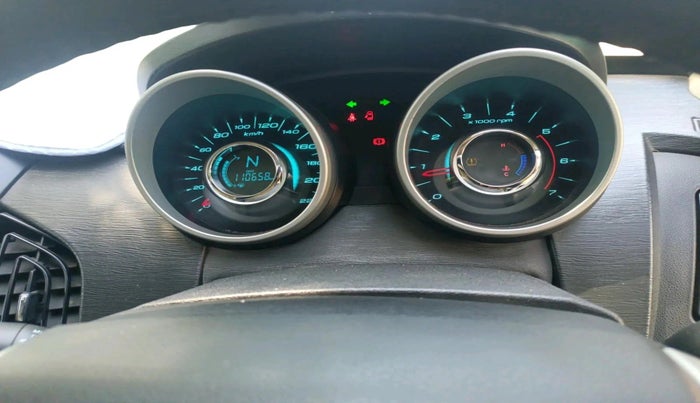 2016 Mahindra XUV500 W10, Diesel, Manual, 1,10,658 km, interior