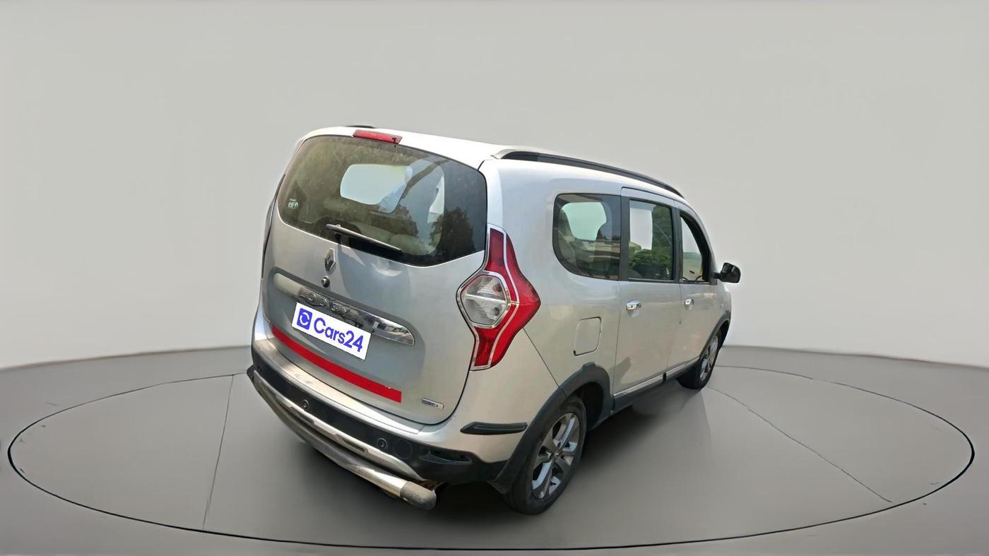 2016 Renault Lodgy 110 PS RXZ STEPWAY 8 STR, Diesel, Manual, 1,04,476 km, exterior