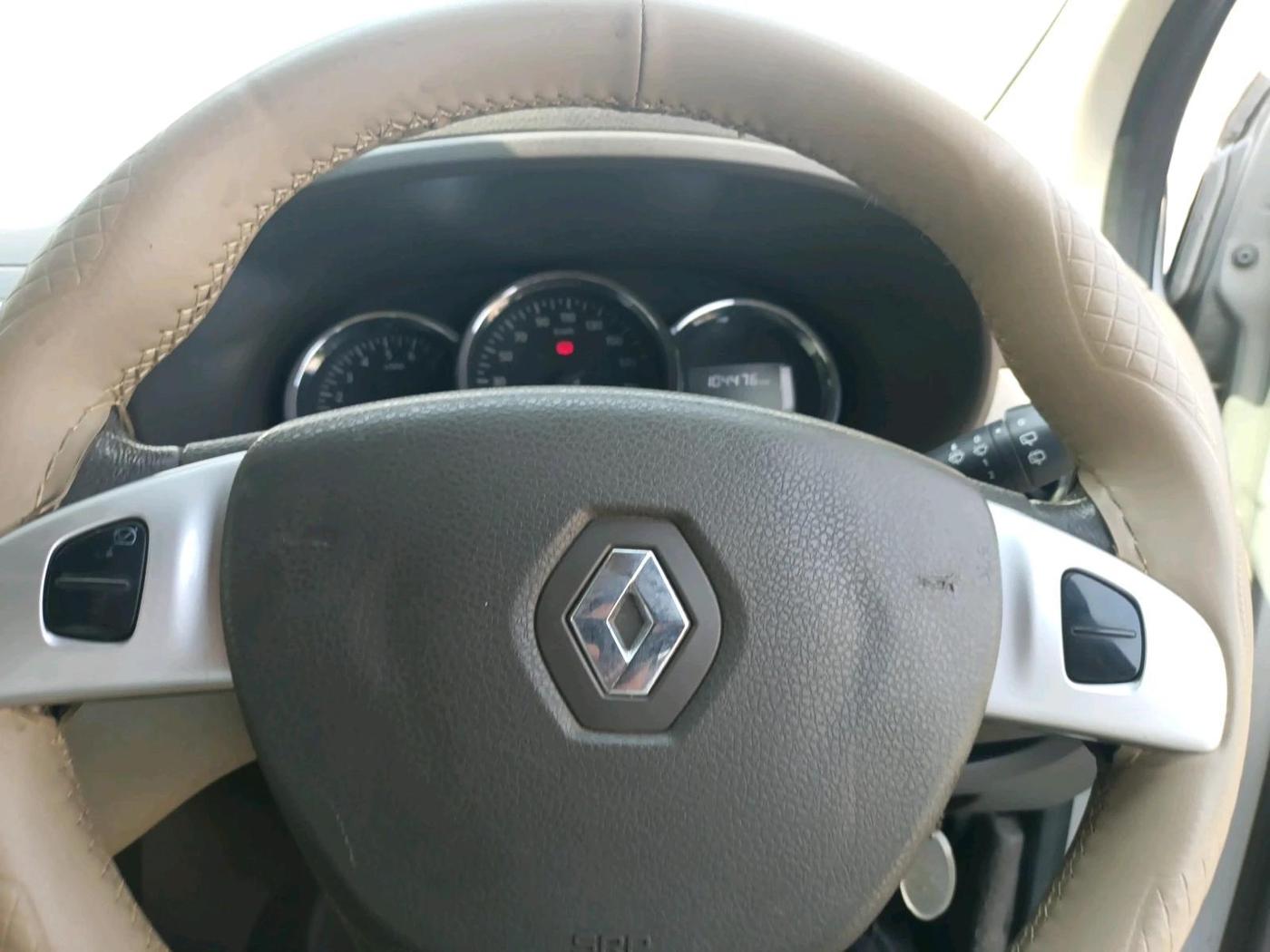 2016 Renault Lodgy 110 PS RXZ STEPWAY 8 STR, Diesel, Manual, 1,04,476 km, interior