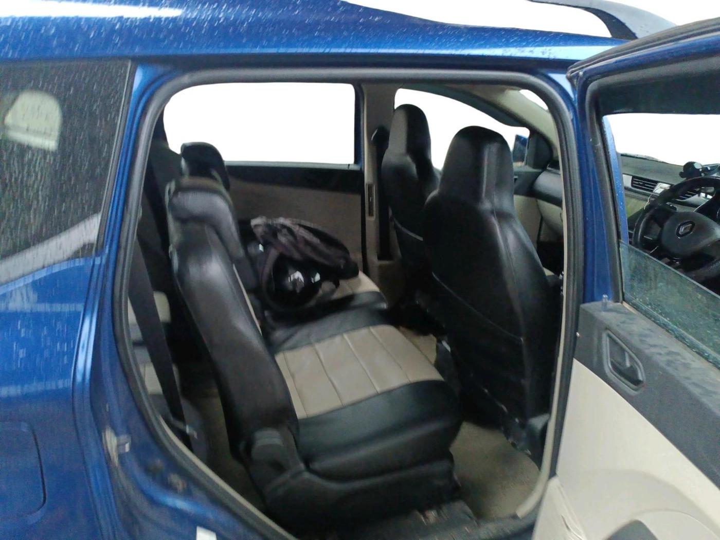 2020 Renault TRIBER RXT, CNG, Manual, 87,400 km, interior