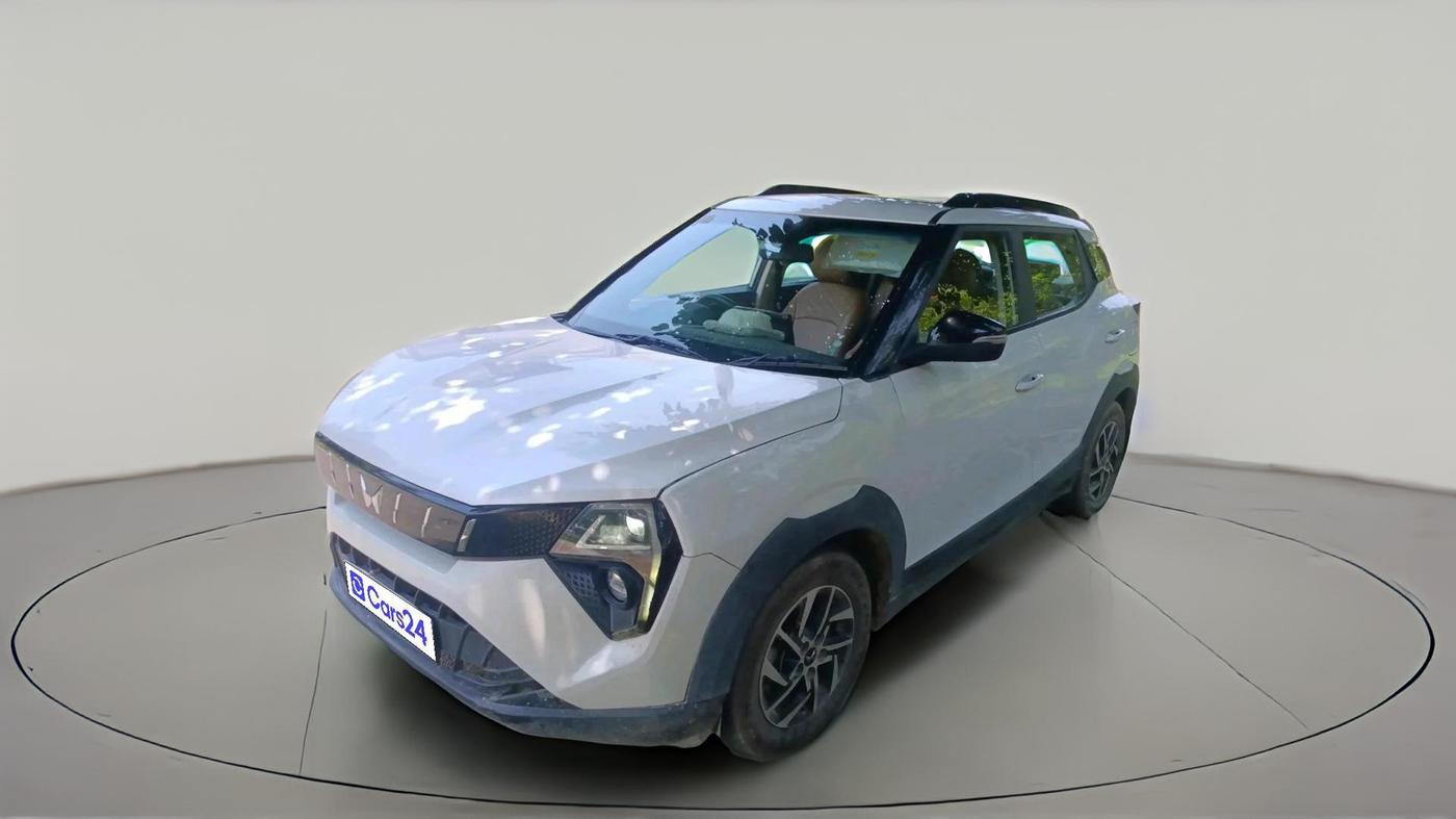 2024 Mahindra XUV 3XO AX5 1.5 Turbo Diesel Autoshift Plus, Diesel, Automatic, 28,434 km, exterior