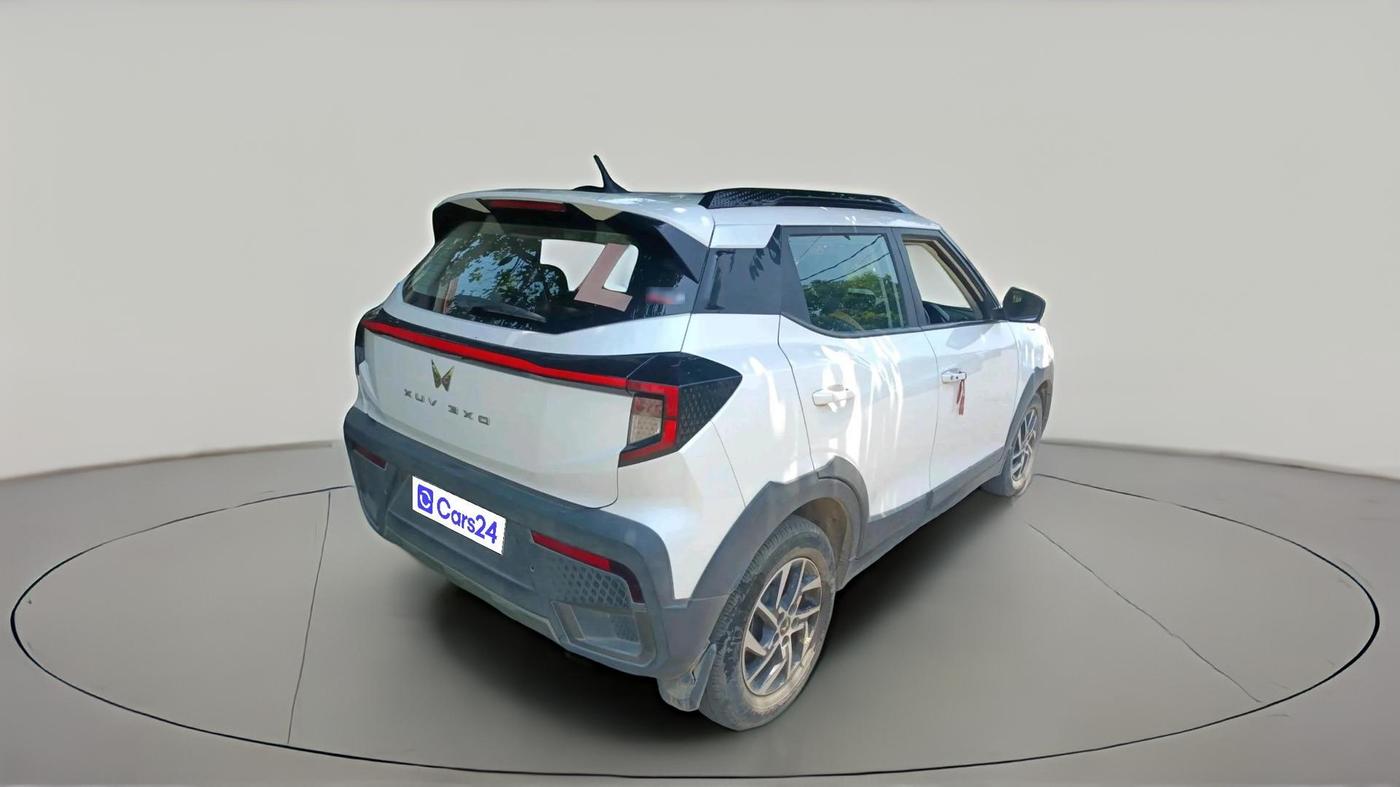 2024 Mahindra XUV 3XO AX5 1.5 Turbo Diesel Autoshift Plus, Diesel, Automatic, 28,434 km, exterior