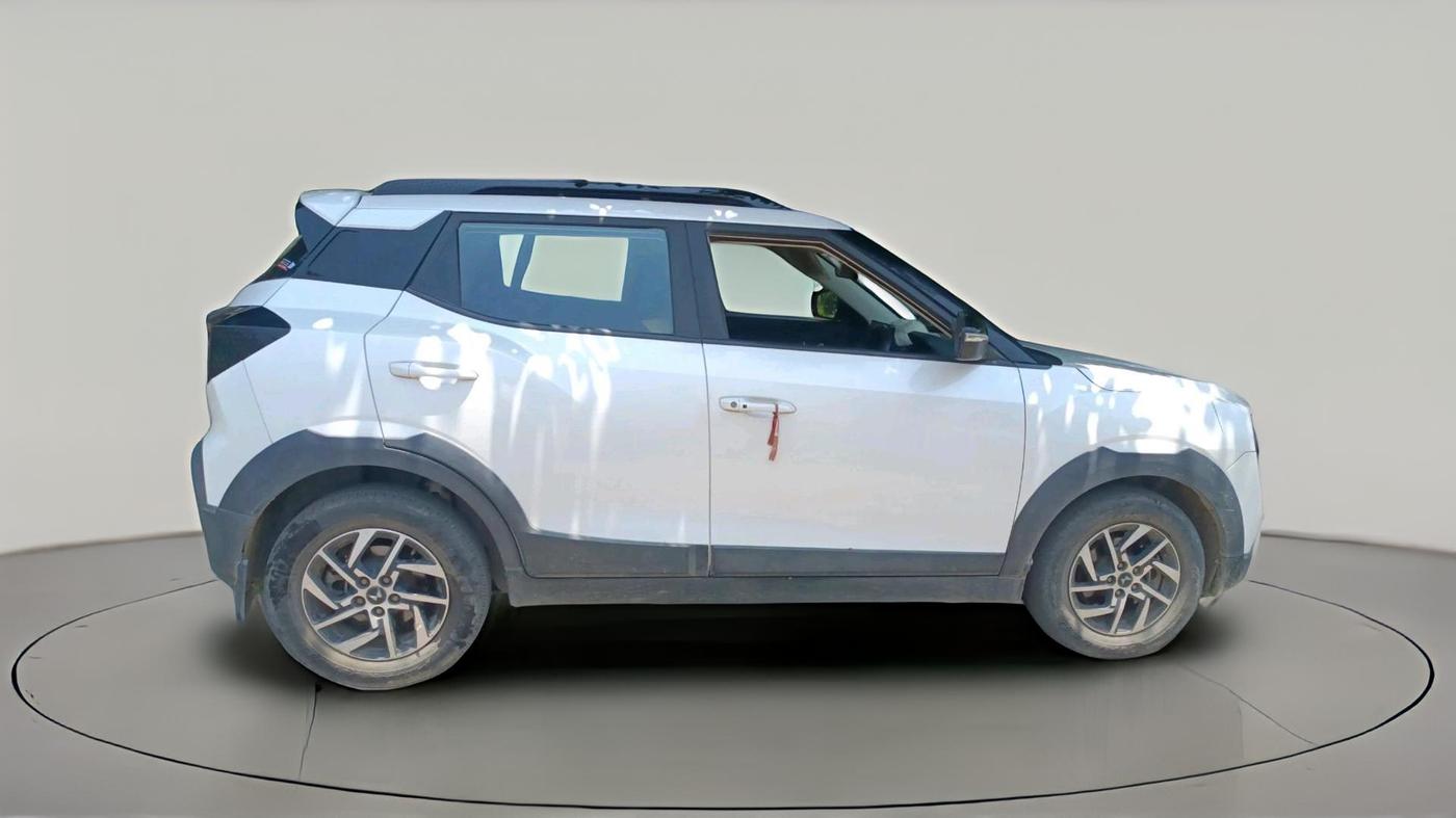 2024 Mahindra XUV 3XO AX5 1.5 Turbo Diesel Autoshift Plus, Diesel, Automatic, 28,434 km, exterior